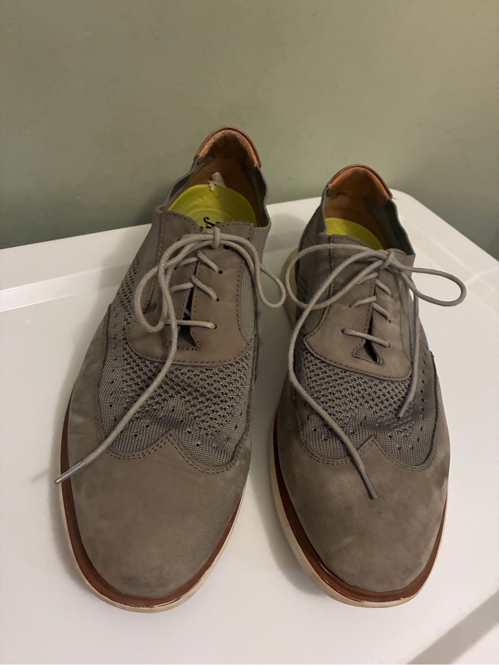 Florsheim Men's Gray Suede Knit Wingtip Derbys. Size 10M